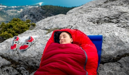 Les meilleurs sacs de couchage de randonnée de qualité pour dormir bien au chaud